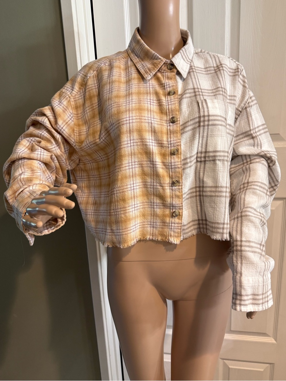 Aeropostale Top Women Size L Beige Tan Plaid Flannel Cropped Button Raw Hem